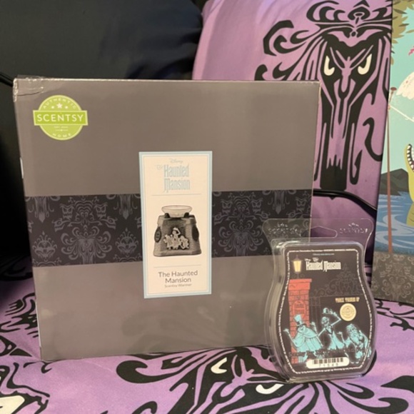 Haunted Mansion Scentsy Warmer and Three Thumbs Up Fragrance Wax Melt